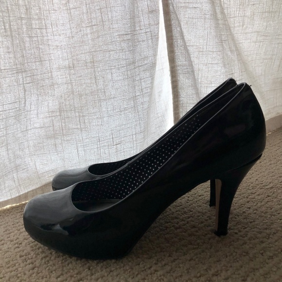 Classic Black Pump / Size 9 - Picture 4 of 4